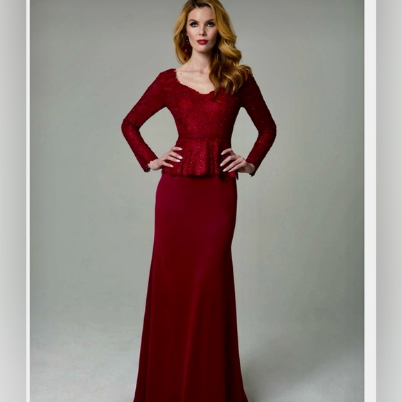 LARA WOMENS RED GOWN, 32743, SEQUINED AND LACE, SLIGHT TRAIN, size 8 - Picture 1 of 10